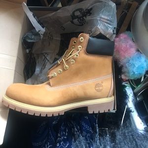 Brand new men timberland boots tan color only worn once